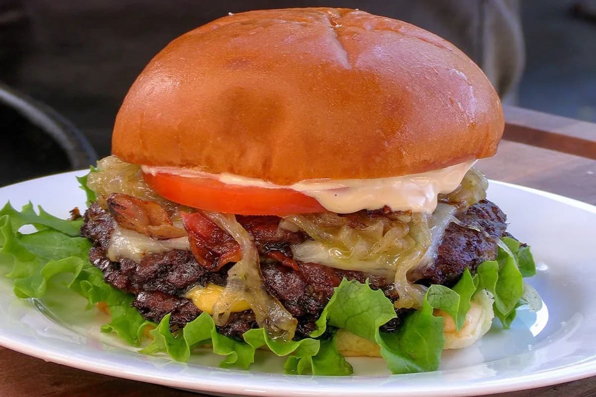 סמאש-בורגר מושלם על פלאנצ'ה — המדריך המלא